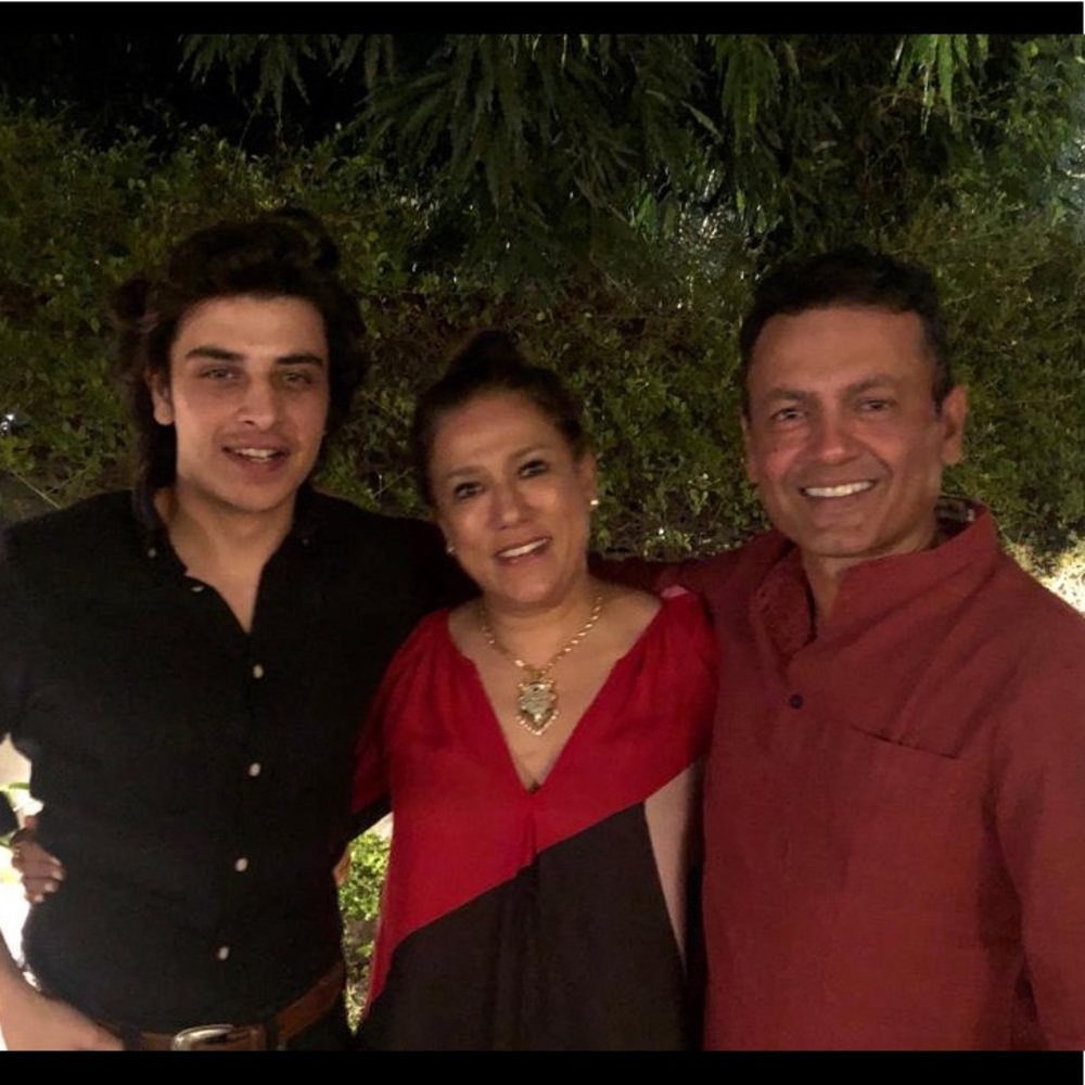 Meet your Posher, Mona